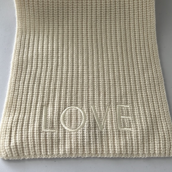 NWT LITA by Ciara 100% Cashmere Ivory LOVE Rib Scarf - Picture 3 of 7